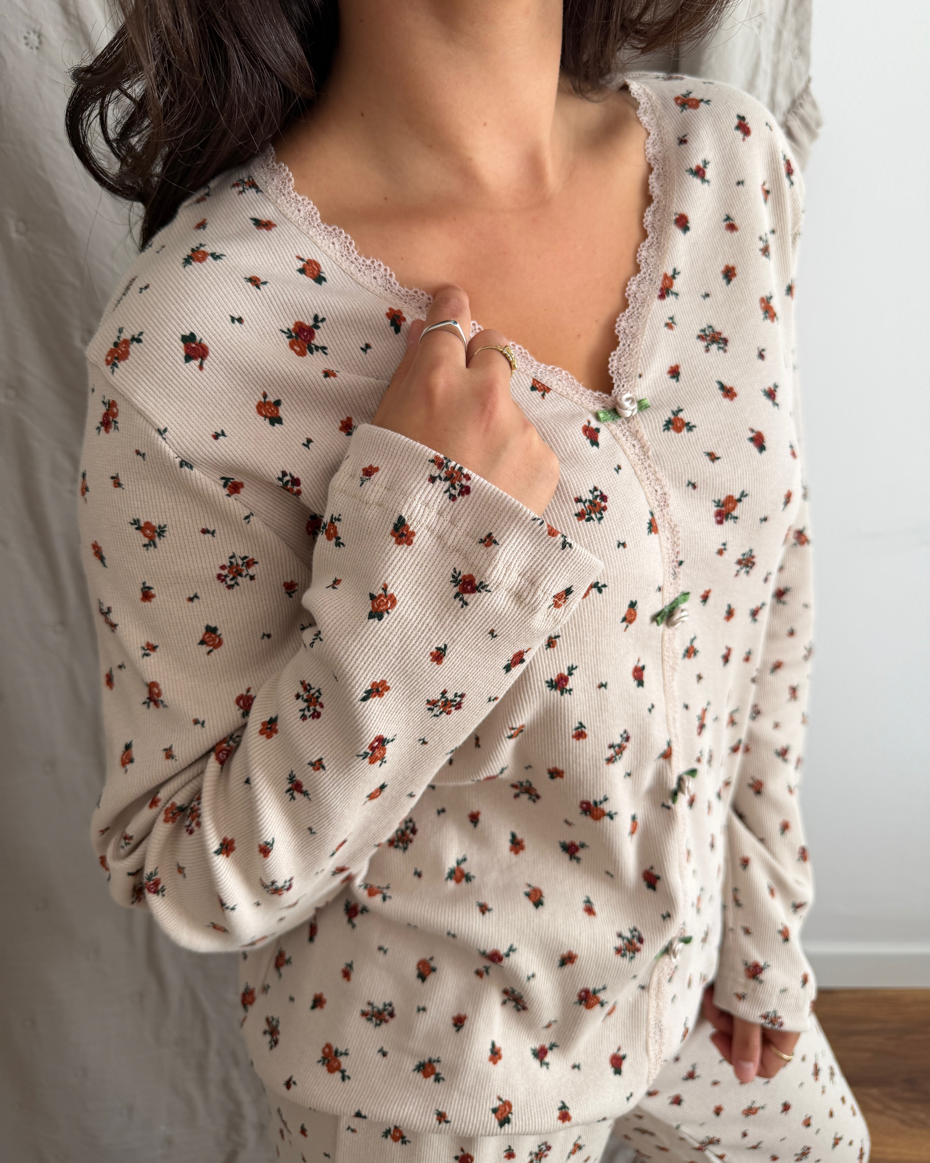 AW 1023